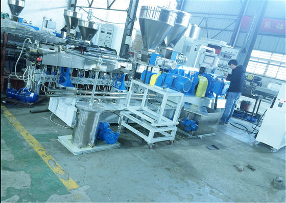 Chiny Wytłaczarka z podwójnym ślimakiem Hight Torque z systemem pelletyzacji strąków do koncentratora wypełniacza dostawca